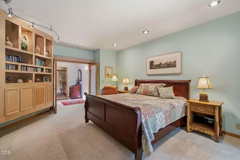 Bedroom - 4 Bunker Ln, Sunriver, OR 97707 photo 2 of 7