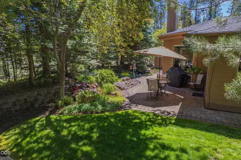 Exterior - 4 Bunker Ln, Sunriver, OR 97707 photo 7 of 11