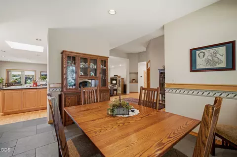 Dining - 4 Bunker Ln, Sunriver, OR 97707 photo 3 of 4