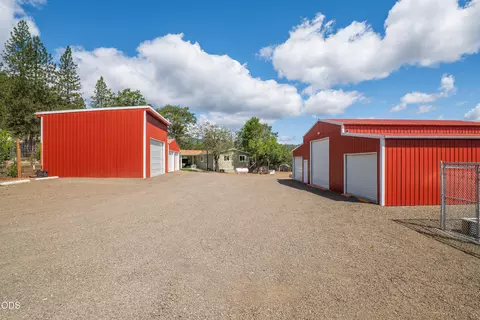 130 Kitty Dr, Eagle Point, OR 97524 photo 3