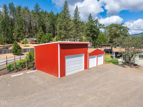 130 Kitty Dr, Eagle Point, OR 97524 photo 32