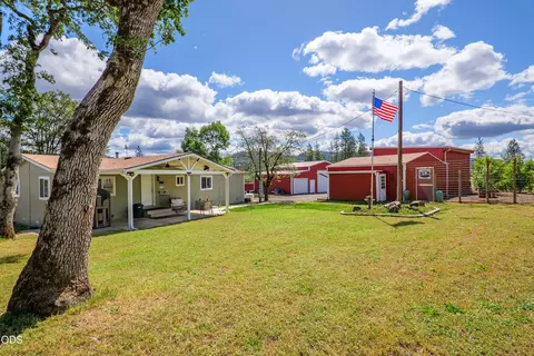 130 Kitty Dr, Eagle Point, OR 97524