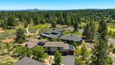 View/Area - 19372 Seaton Loop, Bend, OR 97702 photo 4 of 9