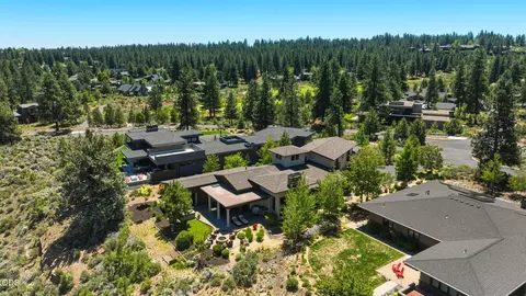 View/Area - 19372 Seaton Loop, Bend, OR 97702 photo 5 of 9