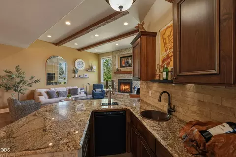 Kitchen - 19372 Seaton Loop, Bend, OR 97702 photo 5 of 6