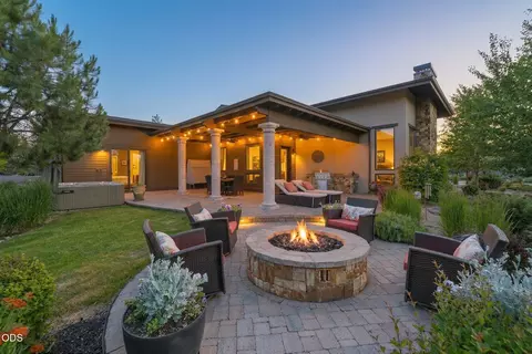 19372 Seaton Loop, Bend, OR 97702