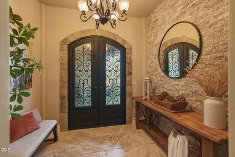 Entry Way - 19372 Seaton Loop, Bend, OR 97702 photo 1 of 2