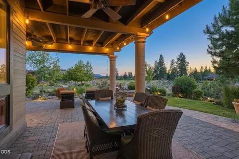 Exterior - 19372 Seaton Loop, Bend, OR 97702 photo 4 of 6