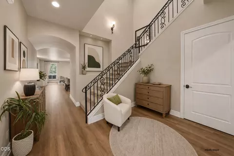 Entry Way - 19372 Seaton Loop, Bend, OR 97702 photo 2 of 2