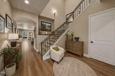 Entry Way - 19372 Seaton Loop, Bend, OR 97702 photo 2 of 2