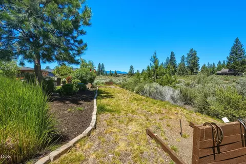 Exterior - 19372 Seaton Loop, Bend, OR 97702 photo 5 of 8