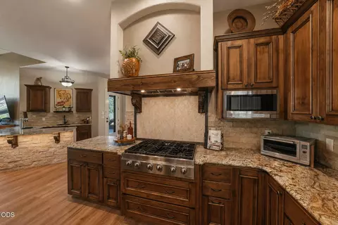 Kitchen - 19372 Seaton Loop, Bend, OR 97702 photo 3 of 6