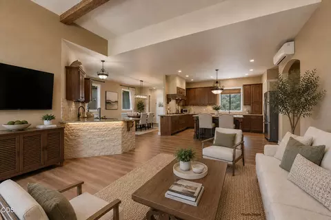 Living - 19372 Seaton Loop, Bend, OR 97702 photo 1 of 2
