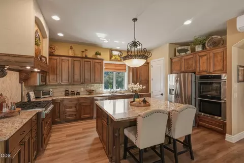 Kitchen - 19372 Seaton Loop, Bend, OR 97702 photo 1 of 6