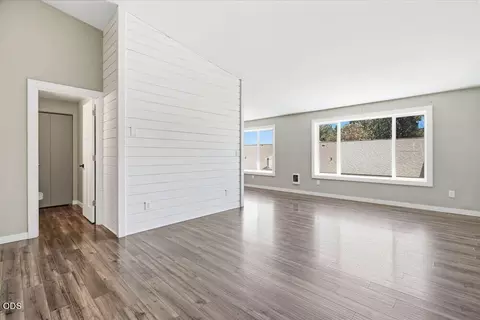 Living - 980 SE Centennial, Bend, OR 97702 photo 4 of 6