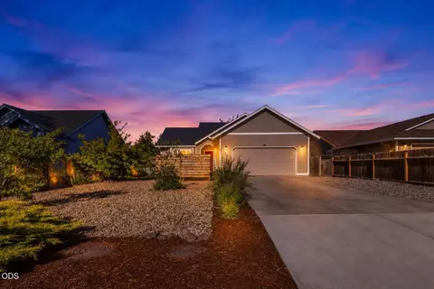 1810 SW 27th St, Redmond, OR 97756