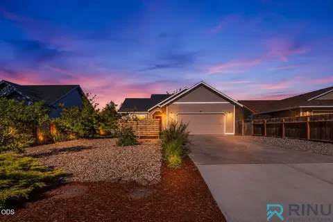 1810 SW 27th St, Redmond, OR 97756