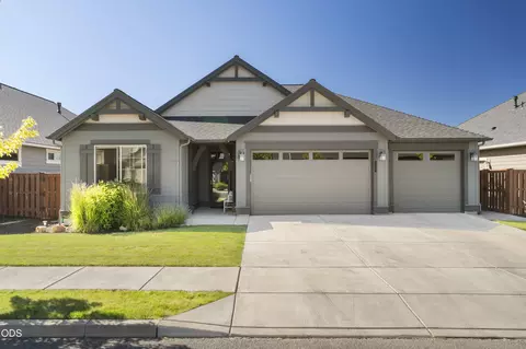 895 NE Hudspeth Cir, Prineville, OR 97754