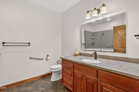 Bath - 22494 Jefferson Rd, Ashland, OR 97520 photo 2 of 5