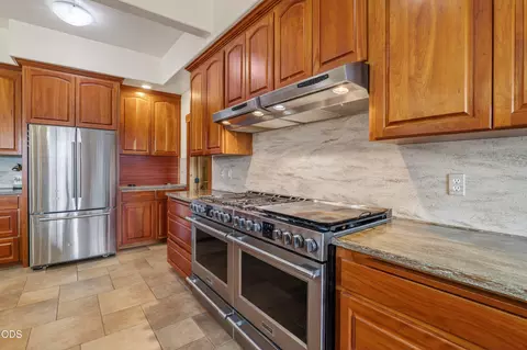 Kitchen - 22494 Jefferson Rd, Ashland, OR 97520 photo 3 of 3