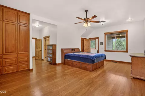 Bedroom - 22494 Jefferson Rd, Ashland, OR 97520 photo 1 of 6
