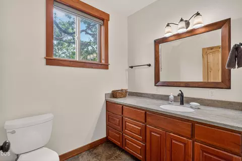 Bath - 22494 Jefferson Rd, Ashland, OR 97520 photo 1 of 5