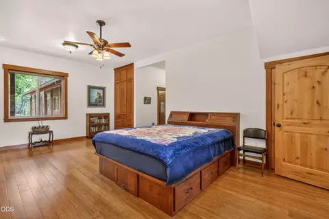 Bedroom - 22494 Jefferson Rd, Ashland, OR 97520 photo 2 of 6