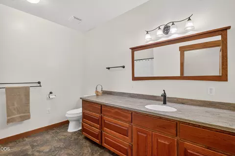 Bath - 22494 Jefferson Rd, Ashland, OR 97520 photo 4 of 5