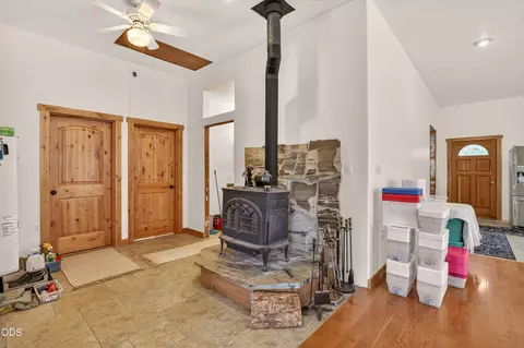 Entry Way - 22494 Jefferson Rd, Ashland, OR 97520 photo 4 of 4