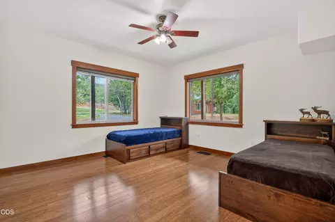 Bedroom - 22494 Jefferson Rd, Ashland, OR 97520 photo 4 of 6