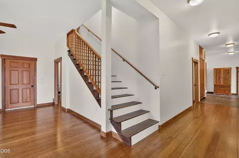 Entry Way - 22494 Jefferson Rd, Ashland, OR 97520 photo 3 of 4