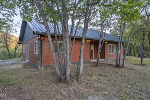 Exterior - 22494 Jefferson Rd, Ashland, OR 97520 photo 9 of 10
