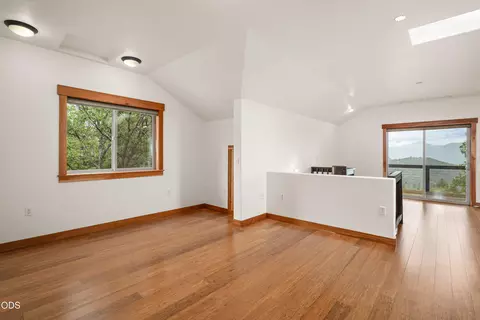 Living - 22494 Jefferson Rd, Ashland, OR 97520 photo 5 of 5