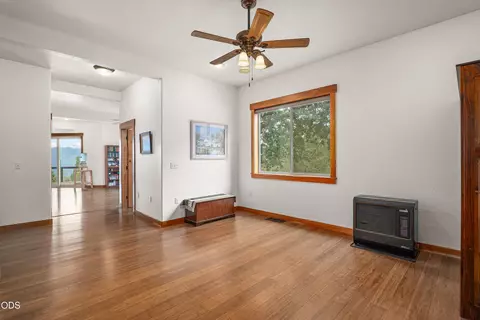 Living - 22494 Jefferson Rd, Ashland, OR 97520 photo 4 of 5
