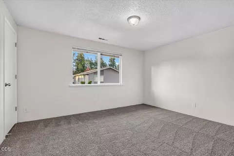 Bedroom - 211 W Bolz Rd, Phoenix, OR 97535 photo 4 of 4