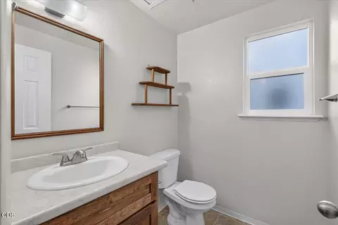 Bath - 211 W Bolz Rd, Phoenix, OR 97535 photo 1 of 2