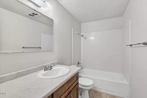 Bath - 211 W Bolz Rd, Phoenix, OR 97535 photo 2 of 2
