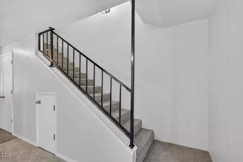 Entry Way - 211 W Bolz Rd, Phoenix, OR 97535 photo 1 of 1