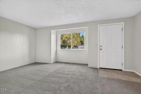 Living - 211 W Bolz Rd, Phoenix, OR 97535 photo 2 of 3