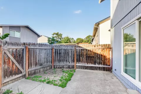 Exterior - 211 W Bolz Rd, Phoenix, OR 97535 photo 5 of 8