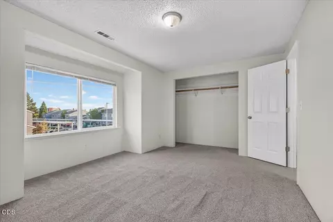 Bedroom - 211 W Bolz Rd, Phoenix, OR 97535 photo 2 of 4