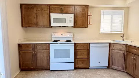 Kitchen - 231 W Bolz Rd, Phoenix, OR 97535 photo 2 of 2