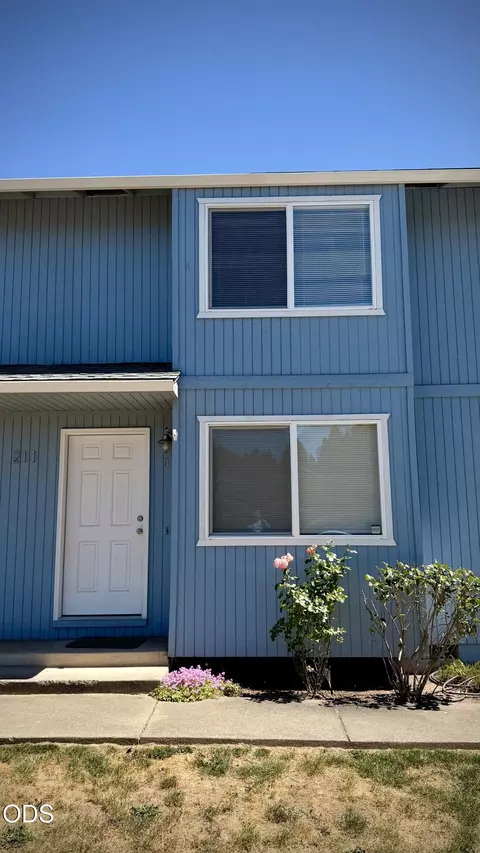 Exterior - 231 W Bolz Rd, Phoenix, OR 97535 photo 4 of 6
