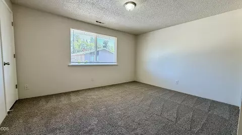 Bedroom - 231 W Bolz Rd, Phoenix, OR 97535 photo 1 of 2