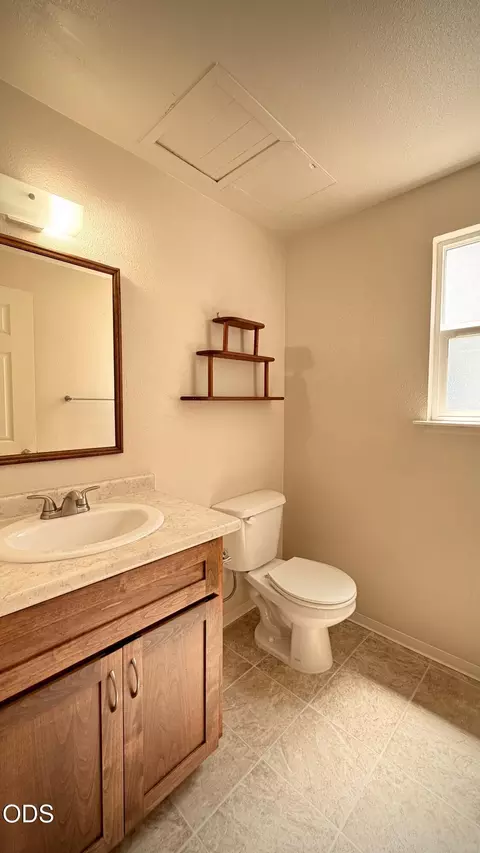 Bath - 231 W Bolz Rd, Phoenix, OR 97535 photo 1 of 1