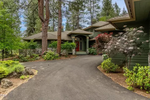 60621 Golf Village Loop, Bend, OR 97702