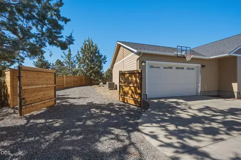 Exterior - 20825 Rorick Dr, Bend, OR 97701 photo 8 of 11