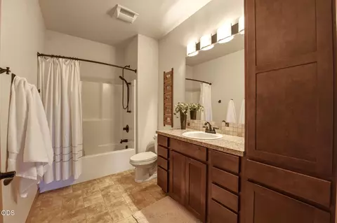 Bath - 20825 Rorick Dr, Bend, OR 97701 photo 4 of 4