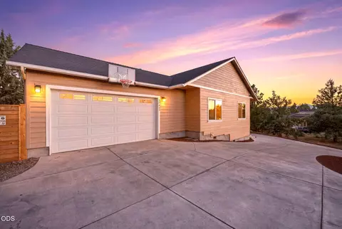 Exterior - 20825 Rorick Dr, Bend, OR 97701 photo 10 of 11