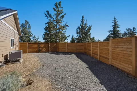 Exterior - 20825 Rorick Dr, Bend, OR 97701 photo 5 of 11
